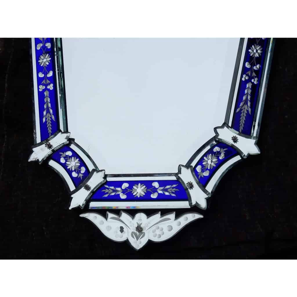 1950’/70 Miroir Venise Octogonal à Fronton avec Cadre en Verre Bleu Ornées de Fleurs | Biron 1950’/70 Miroir Venise Octogonal à Fronton avec Cadre en Verre Bleu Ornées de Fleurs