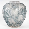 Vase « Perruches » verre blanc patiné bleu de René LALIQUE | Biron |||||||