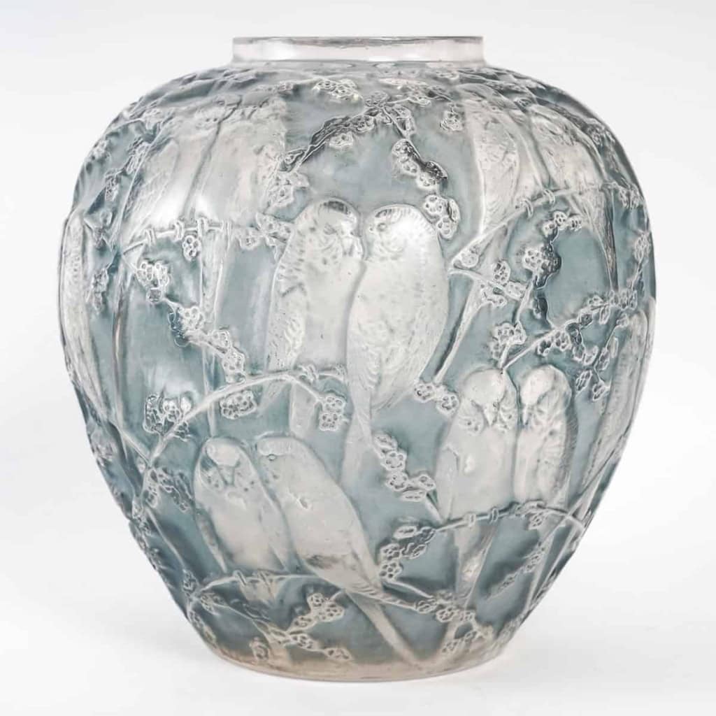Vase « Perruches » verre blanc patiné bleu de René LALIQUE | Biron |||||||