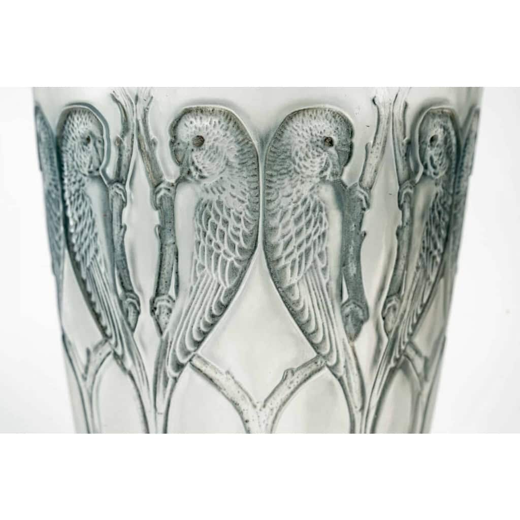 Vase « Inséparables » verre blanc patiné bleu de René LALIQUE | Biron Vase "Inséparables" verre blanc patiné bleu de René LALIQUE