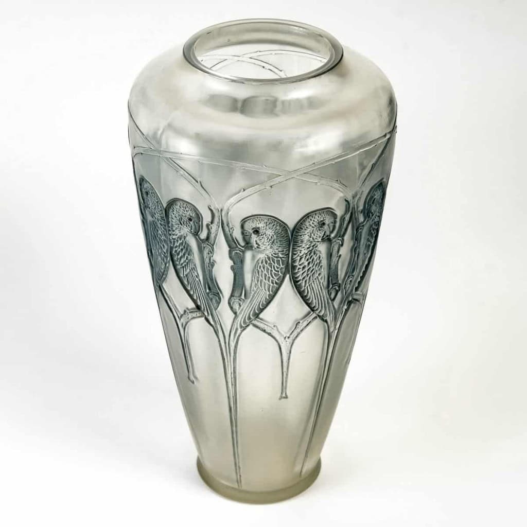 Vase « Inséparables » verre blanc patiné bleu de René LALIQUE | Biron Vase "Inséparables" verre blanc patiné bleu de René LALIQUE