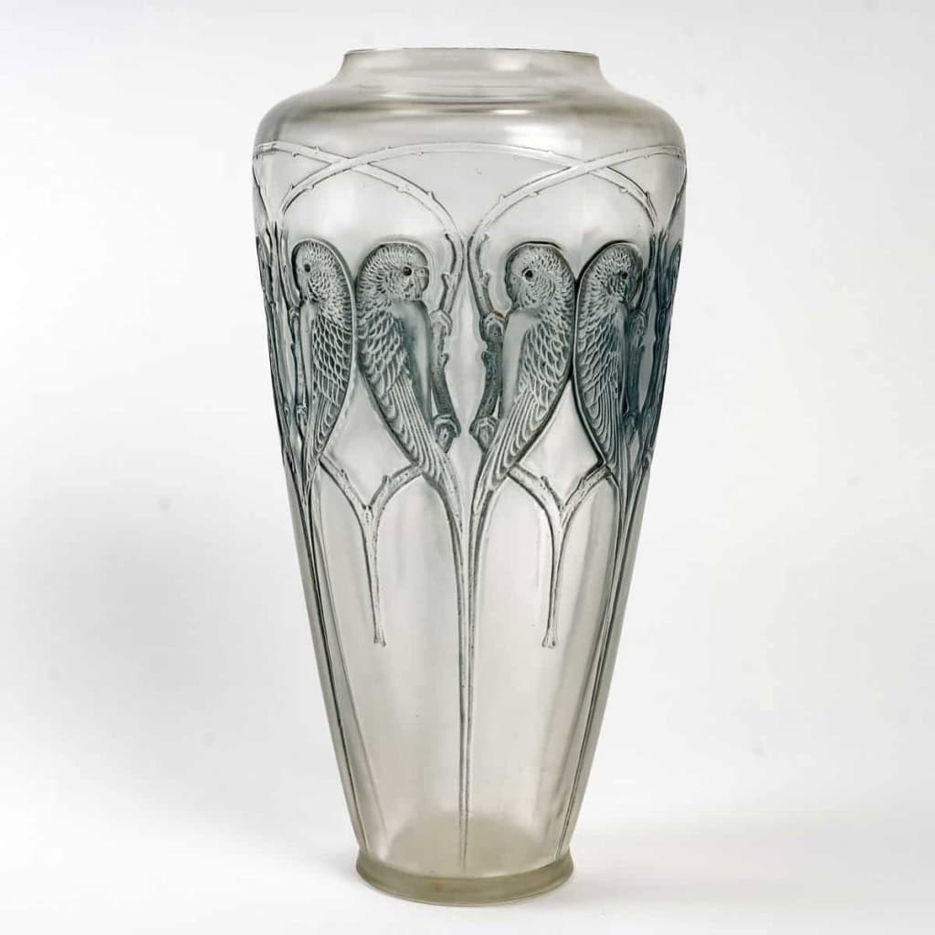 Vase « Inséparables » verre blanc patiné bleu de René LALIQUE | Biron Vase "Inséparables" verre blanc patiné bleu de René LALIQUE
