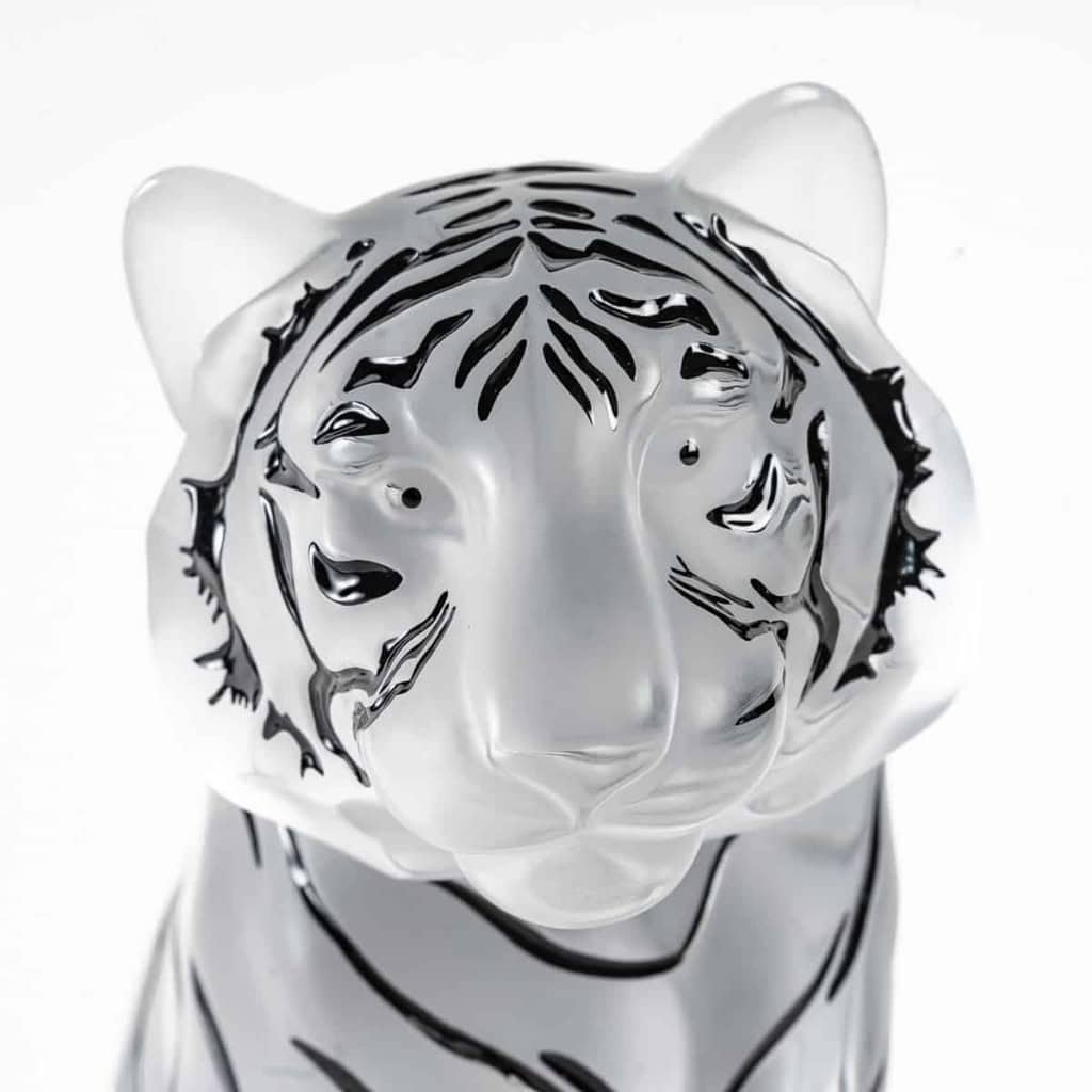 Sculpture « Tigre » cristal blanc émaillé noir de LALIQUE FRANCE – neuf en coffret avec certificat | Biron Sculpture "Tigre" cristal blanc émaillé noir de LALIQUE FRANCE - neuf en coffret avec certificat