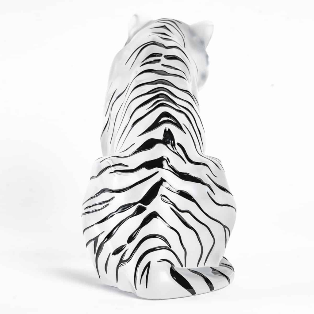 Sculpture « Tigre » cristal blanc émaillé noir de LALIQUE FRANCE – neuf en coffret avec certificat | Biron Sculpture "Tigre" cristal blanc émaillé noir de LALIQUE FRANCE - neuf en coffret avec certificat