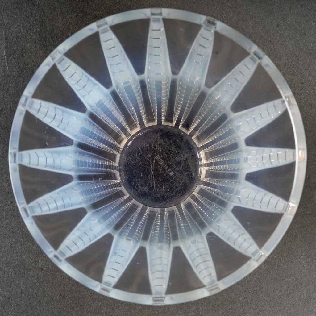 Vase « Chamonix » verre opalescent de René LALIQUE | Biron Vase "Chamonix" verre opalescent de René LALIQUE