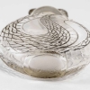 Flacon « Serpent » verre blanc patiné gris de René LALIQUE | Biron Flacon "Serpent" verre blanc patiné gris de René LALIQUE