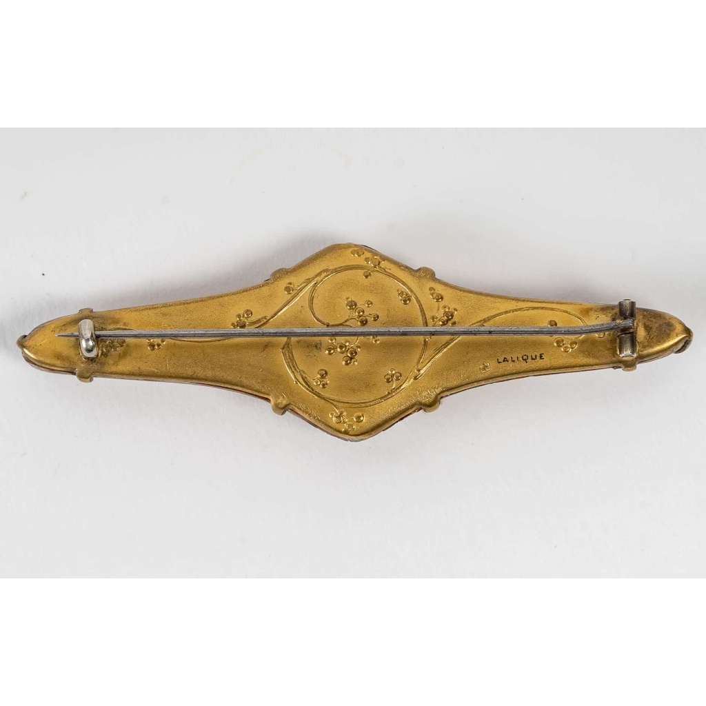 Broche « Deux Faisans » verre blanc sur clinquant orange de René LALIQUE | Biron Broche "Deux Faisans" verre blanc sur clinquant orange de René LALIQUE