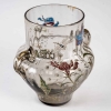 Vase Cristallerie à anses verre gris émaillé d’iris et d’une libellule de Emile Gallé | Biron Vase Cristallerie à anses verre gris émaillé d'iris et d'une libellule de Emile Gallé