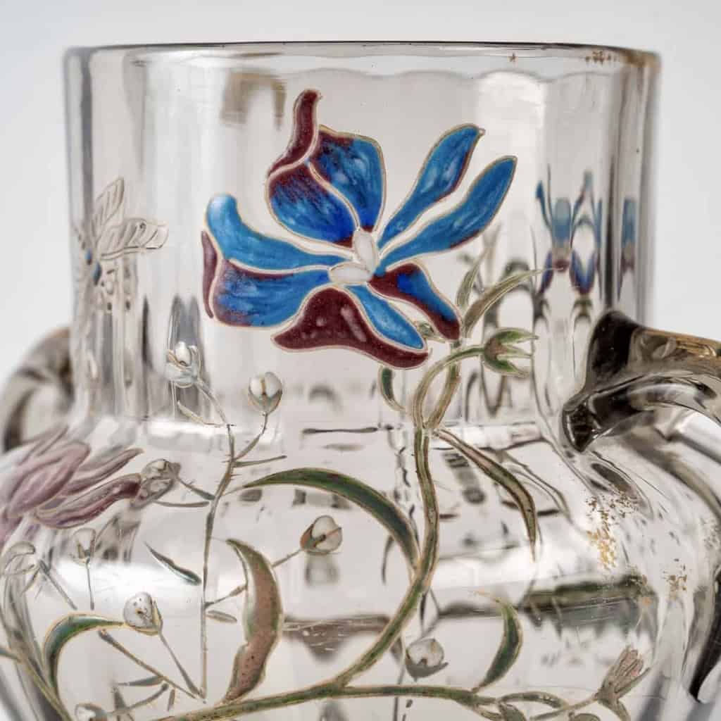 Vase Cristallerie à anses verre gris émaillé d’iris et d’une libellule de Emile Gallé | Biron Vase Cristallerie à anses verre gris émaillé d'iris et d'une libellule de Emile Gallé