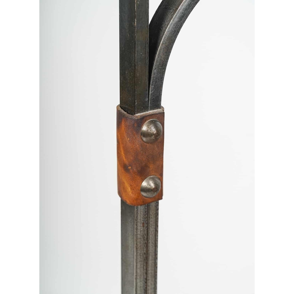 Lampadaire en fer forgé et cuire, 1960 | Biron Lampadaire en fer forgé et cuire, 1960