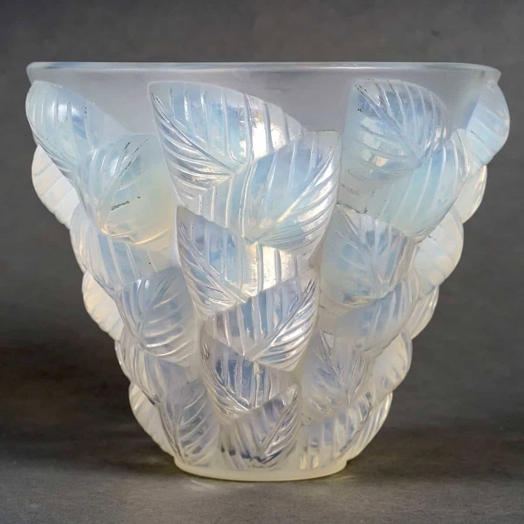 Vase « Moissac » verre opalescent de René LALIQUE | Biron Vase "Moissac" verre opalescent de René LALIQUE