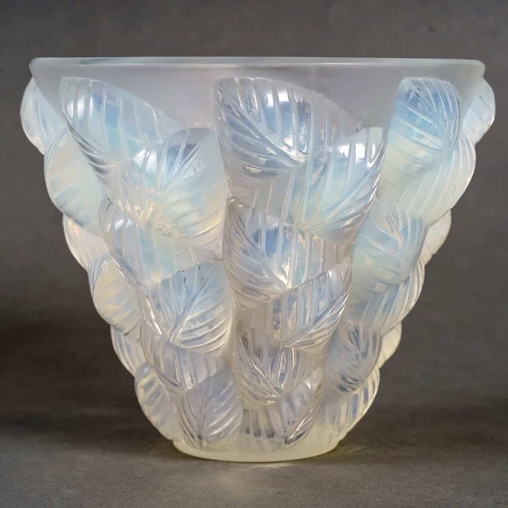 Vase « Moissac » verre opalescent de René LALIQUE | Biron Vase "Moissac" verre opalescent de René LALIQUE