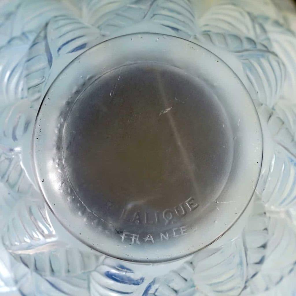 Vase « Moissac » verre opalescent de René LALIQUE | Biron Vase "Moissac" verre opalescent de René LALIQUE
