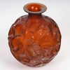 Vase « Ormeaux » verre ambre de René LALIQUE | Biron Vase "Ormeaux" verre ambre de René LALIQUE