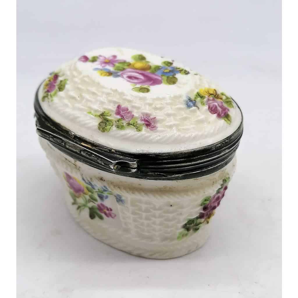 Boite En Porcelaine De Mennecy, 1757 | Biron |||
