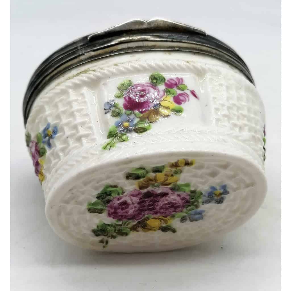Boite En Porcelaine De Mennecy, 1757 | Biron Boite En Porcelaine De Mennecy, 1757