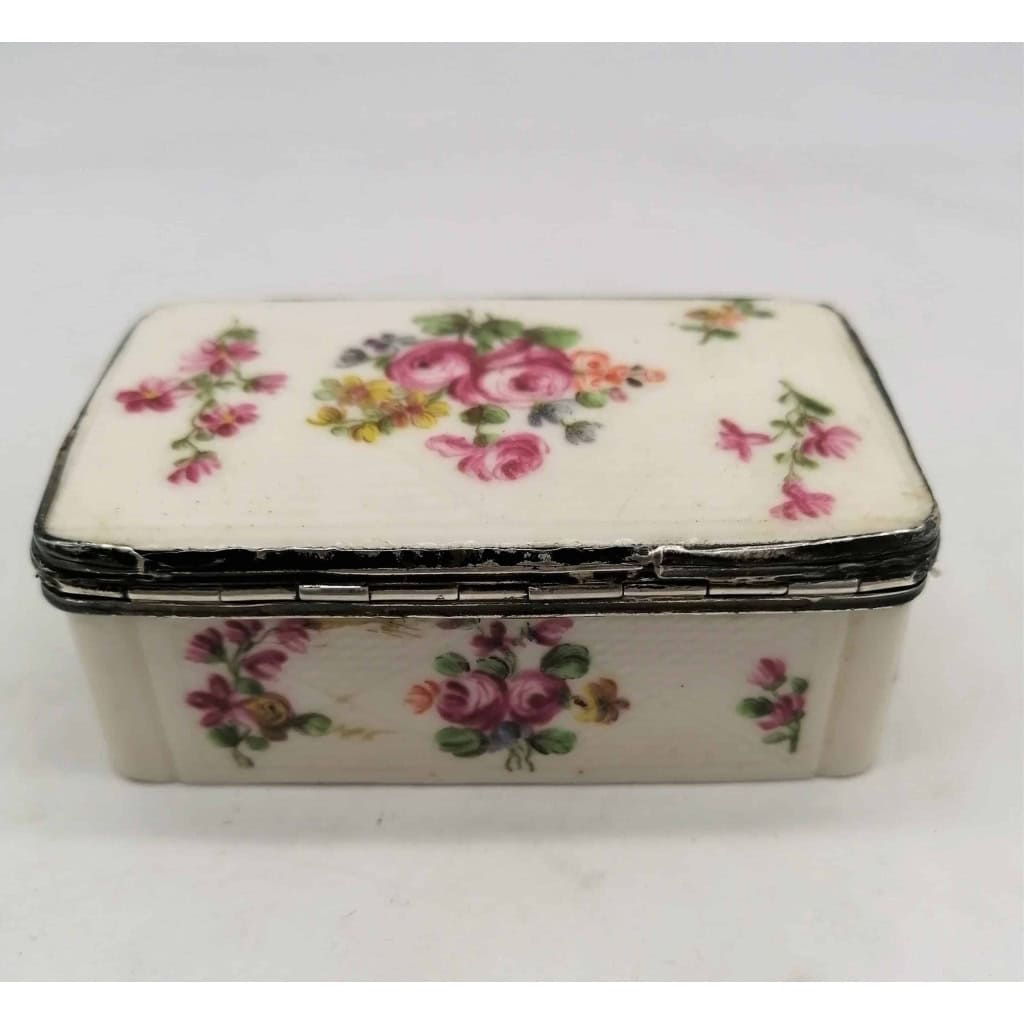 Boite En Porcelaine De Mennecy, 1757 | Biron |||