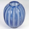 Vase « Biskra » verre bleu patiné blanc de René LALIQUE | Biron Vase "Biskra" verre bleu patiné blanc de René LALIQUE