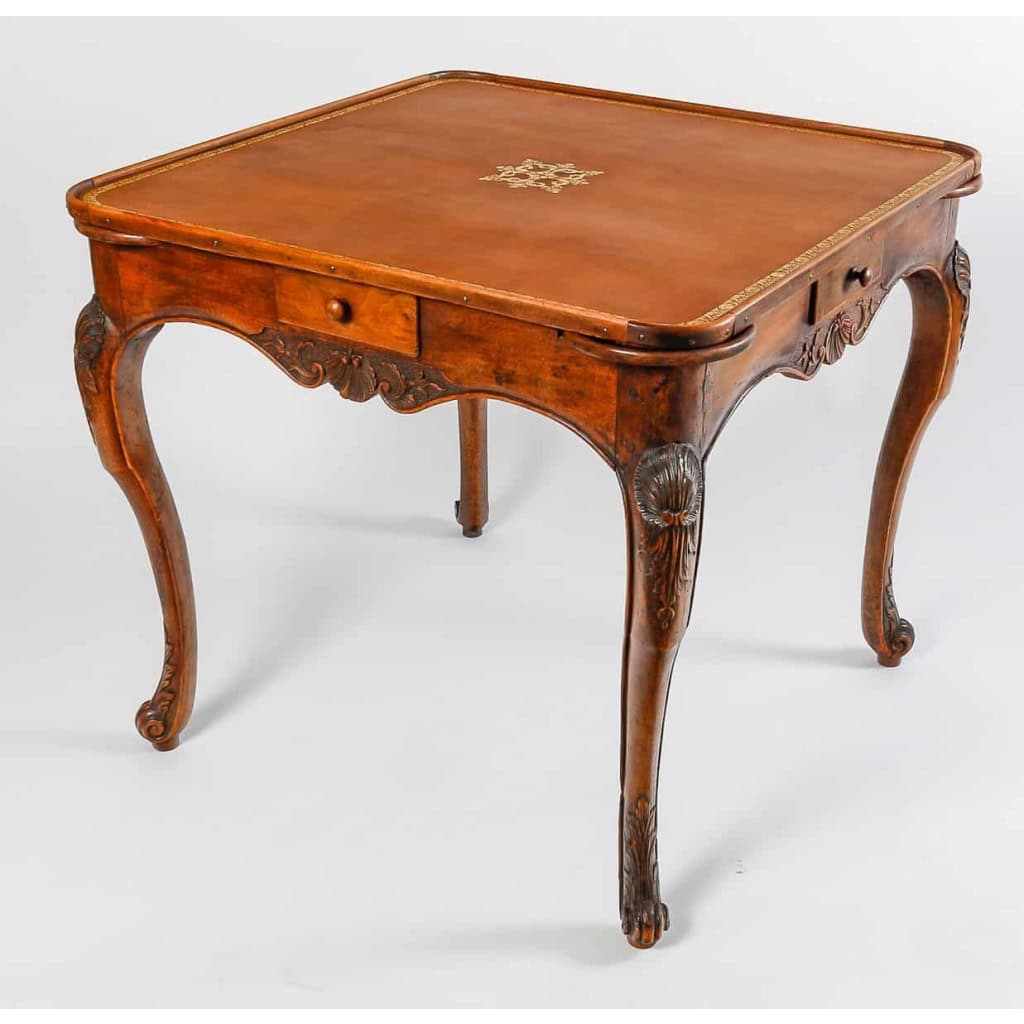 Table à Jeux Louis XV. En Noyer. 18ème siècle. | Biron |||||||
