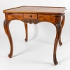 Table à Jeux Louis XV. En Noyer. 18ème siècle. | Biron Table à Jeux Louis XV. En Noyer. 18ème siècle.