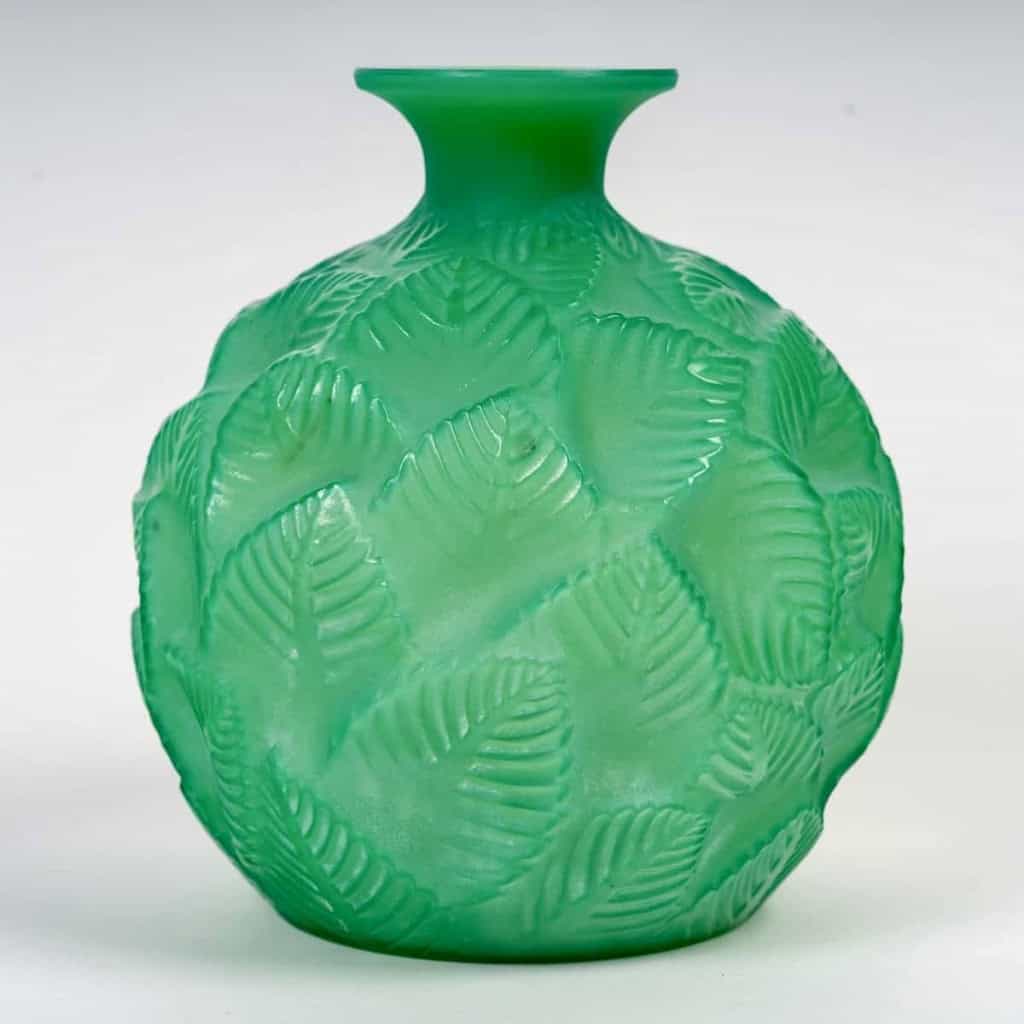 Vase « Ormeaux » verre vert jade de René LALIQUE | Biron ||||||
