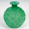 Vase « Ormeaux » verre vert jade de René LALIQUE | Biron Vase "Ormeaux" verre vert jade de René LALIQUE