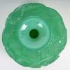 Vase « Ormeaux » verre vert jade de René LALIQUE | Biron Vase "Ormeaux" verre vert jade de René LALIQUE