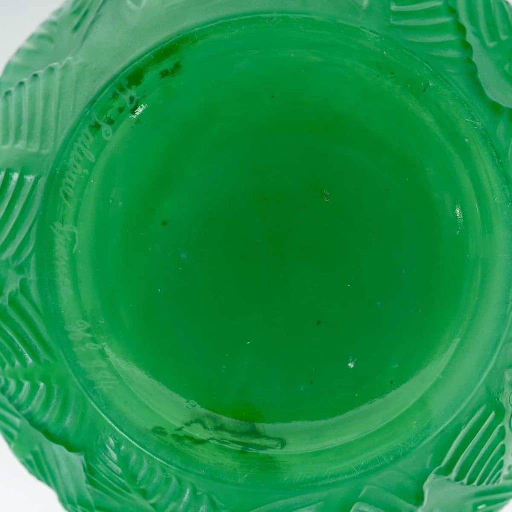 Vase « Ormeaux » verre vert jade de René LALIQUE | Biron Vase "Ormeaux" verre vert jade de René LALIQUE