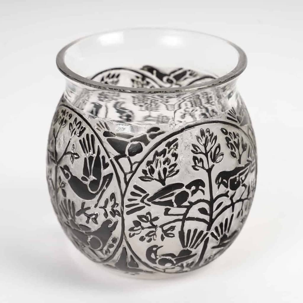 Vase « Téhéran » verre blanc émaillé noir de René LALIQUE | Biron Vase "Téhéran" verre blanc émaillé noir de René LALIQUE