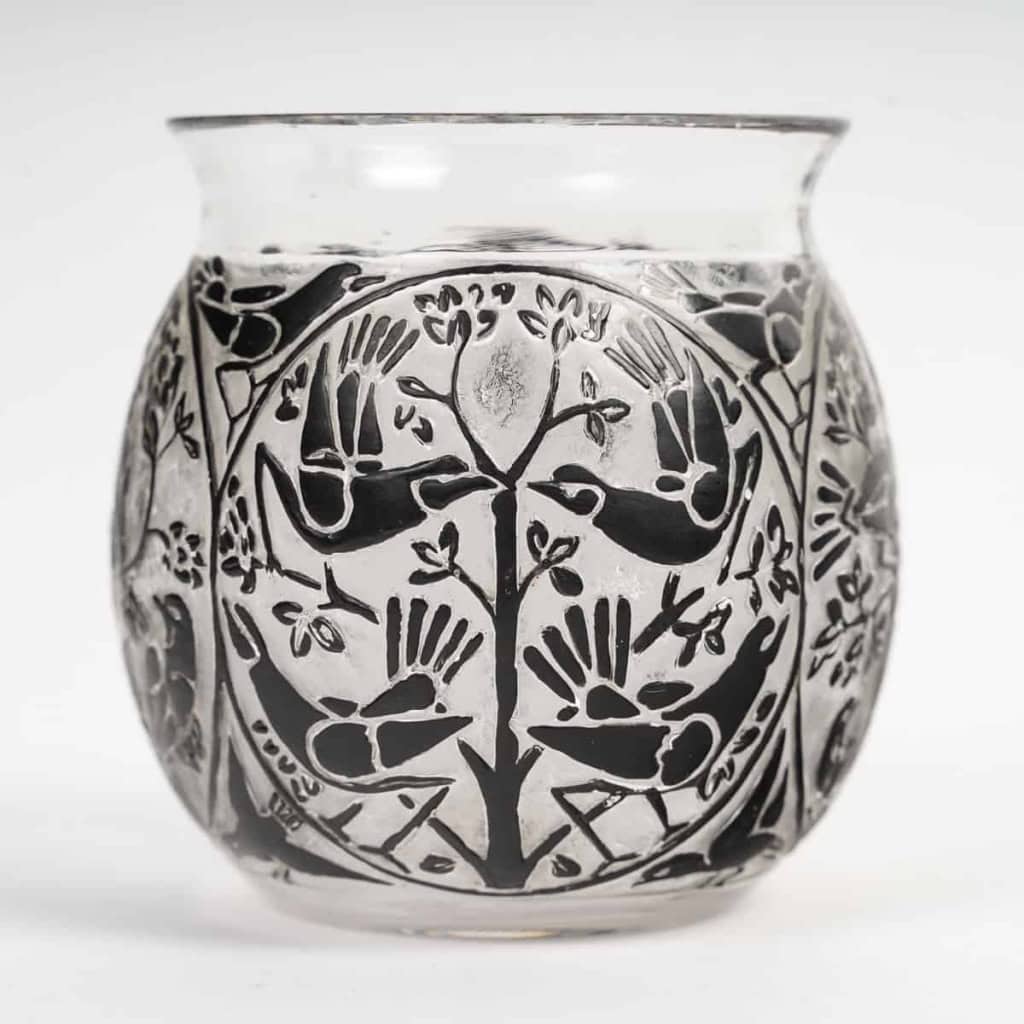 Vase « Téhéran » verre blanc émaillé noir de René LALIQUE | Biron Vase "Téhéran" verre blanc émaillé noir de René LALIQUE