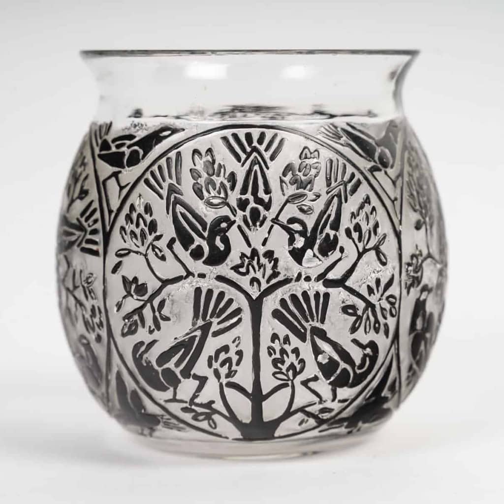 Vase « Téhéran » verre blanc émaillé noir de René LALIQUE | Biron Vase "Téhéran" verre blanc émaillé noir de René LALIQUE