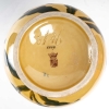 Vase à décor d’Iris en porcelaine émaillée et rehaussée d’or, travail viennois de la manufacture Ernst Wahliss, époque Art Nouveau | Biron Vase à décor d'Iris en porcelaine émaillée et rehaussée d'or, travail viennois de la manufacture Ernst Wahliss, époque Art Nouveau