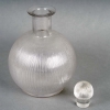 Carafe « Wingen » verre blanc de René LALIQUE | Biron Carafe "Wingen" verre blanc de René LALIQUE
