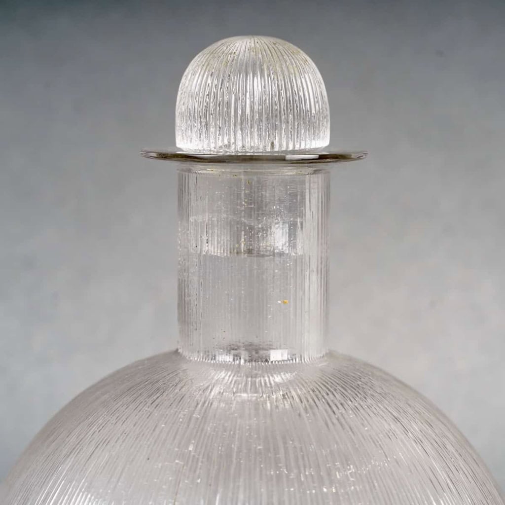 Carafe « Wingen » verre blanc de René LALIQUE | Biron Carafe "Wingen" verre blanc de René LALIQUE