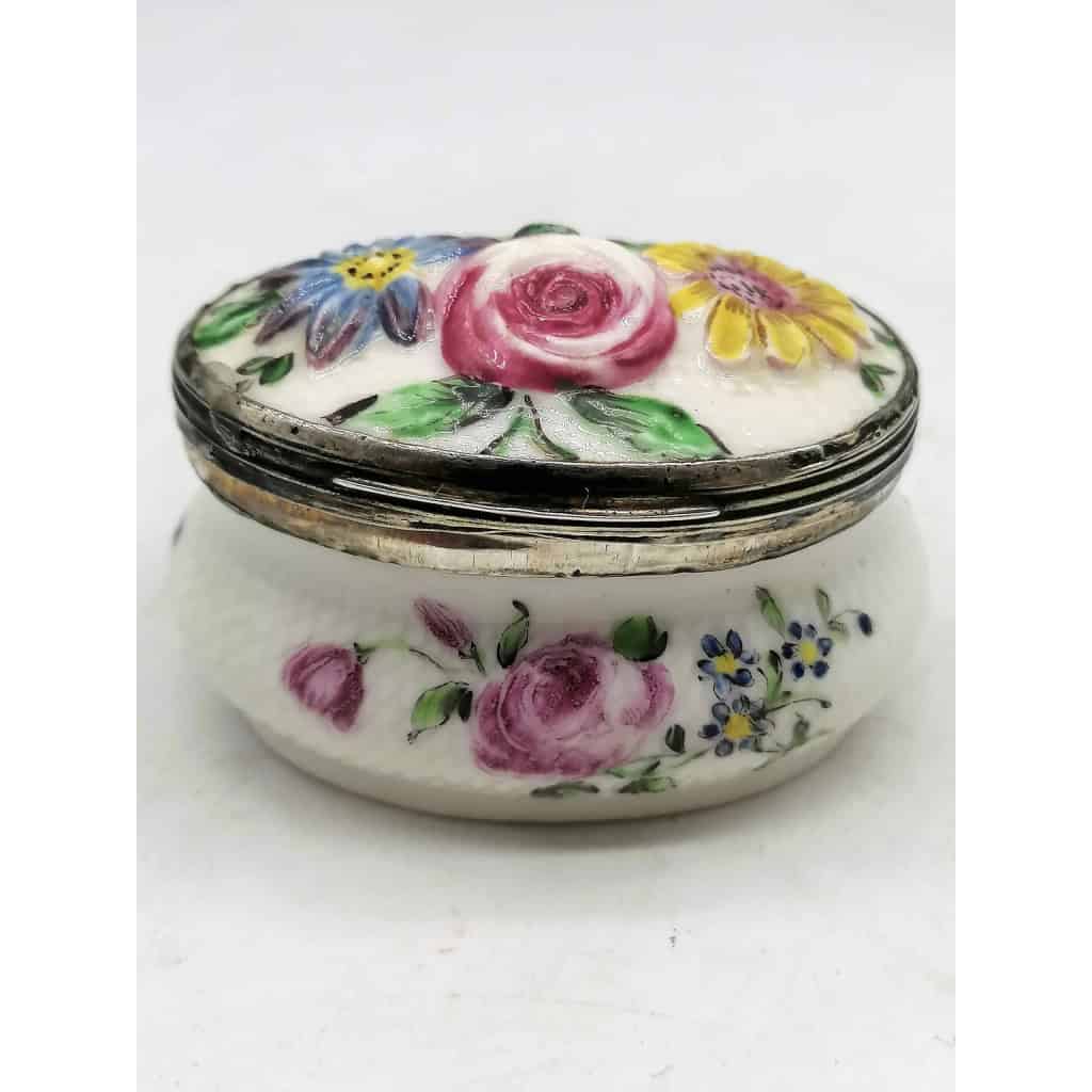 Petite Boite En Porcelaine De Mennecy, 1756-1762 | Biron |||