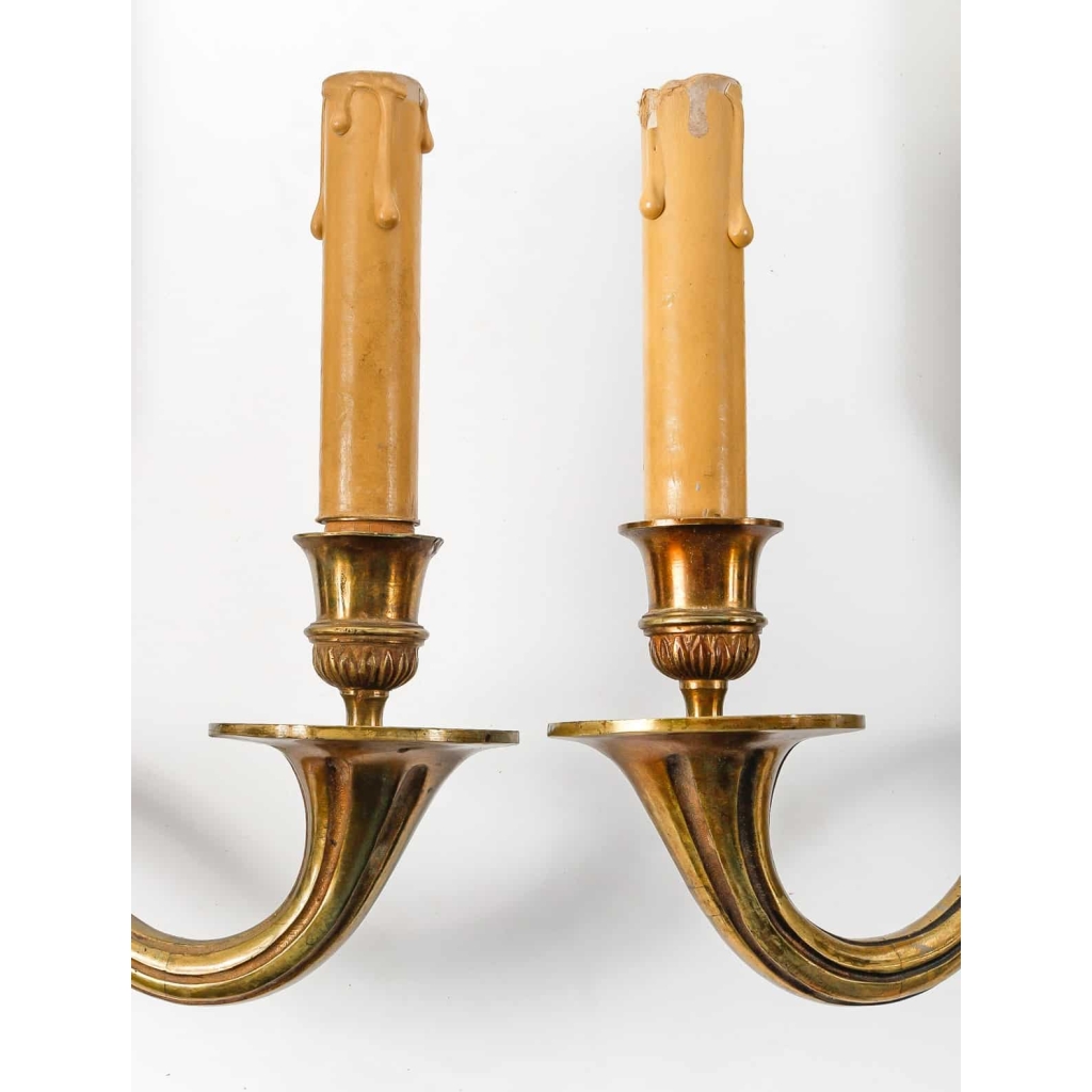 Paire d’appliques en bronze à 5 lumières, encadrant des médaillons en scaglione XIXème siècle | Biron Paire d’appliques en bronze à 5 lumières, encadrant des médaillons en scaglione XIXème siècle