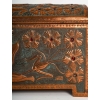  Coffret Art Nouveau en cuivre repoussé sur âme de bois, serti de cabochons de verre à décor de fleurs et libellule, signé « GIM », début du XXe siècle. | Biron  Coffret Art Nouveau en cuivre repoussé sur âme de bois, serti de cabochons de verre à décor de fleurs et libellule, signé "GIM", début du XXe siècle.