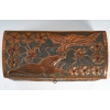  Coffret Art Nouveau en cuivre repoussé sur âme de bois, serti de cabochons de verre à décor de fleurs et libellule, signé « GIM », début du XXe siècle. | Biron  Coffret Art Nouveau en cuivre repoussé sur âme de bois, serti de cabochons de verre à décor de fleurs et libellule, signé "GIM", début du XXe siècle.