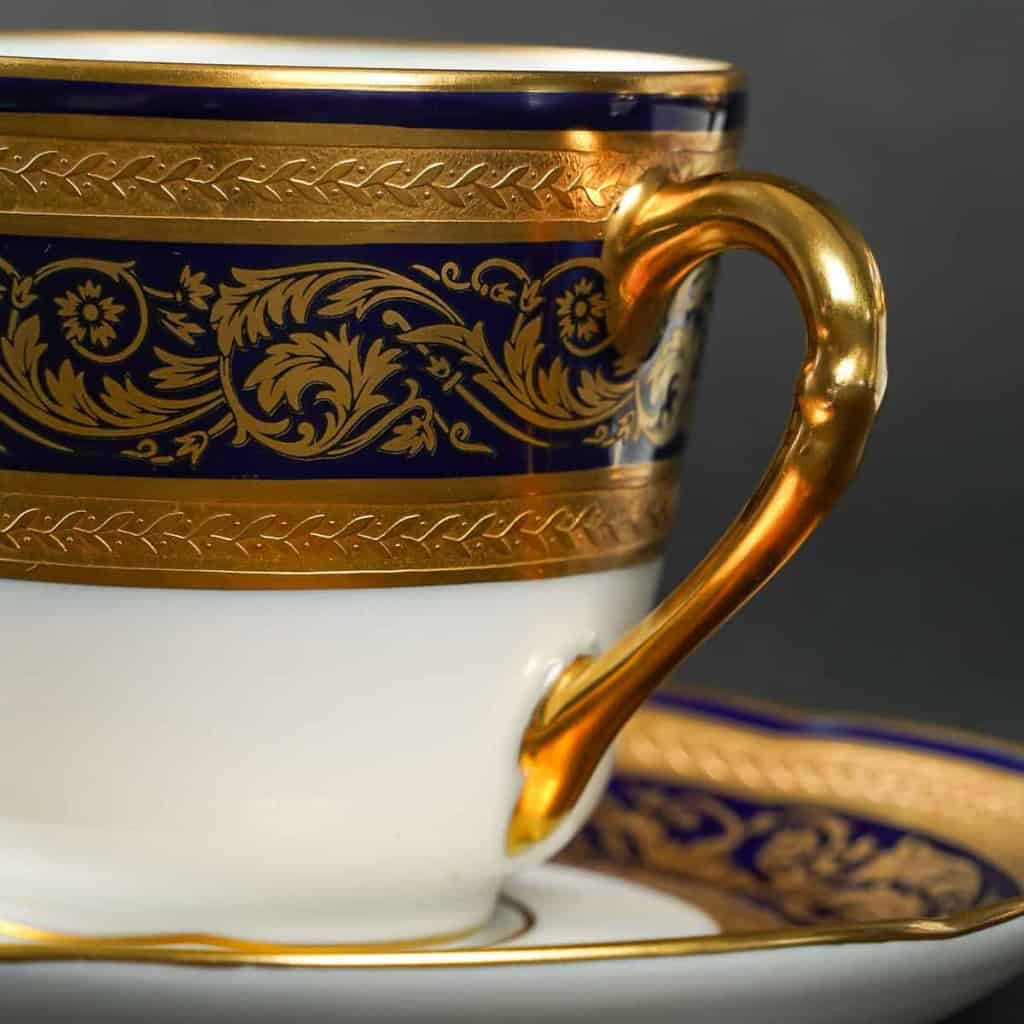 Service à Café en Porcelaine de Limoges | Vendôme Bernardaud | Bleu de four et Or | Ensemble pour 12 Personnes| 27 Pièces | Biron Service à Café en Porcelaine de Limoges | Vendôme Bernardaud | Bleu de four et Or | Ensemble pour 12 Personnes| 27 Pièces