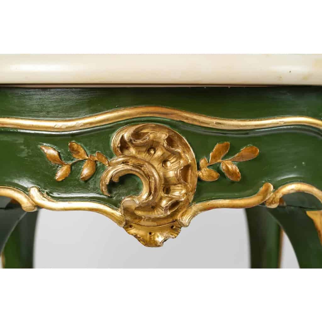 Guéridon en bois laqué, dessus de marbre, XXème siècle | Biron Guéridon en bois laqué, dessus de marbre, XXème siècle