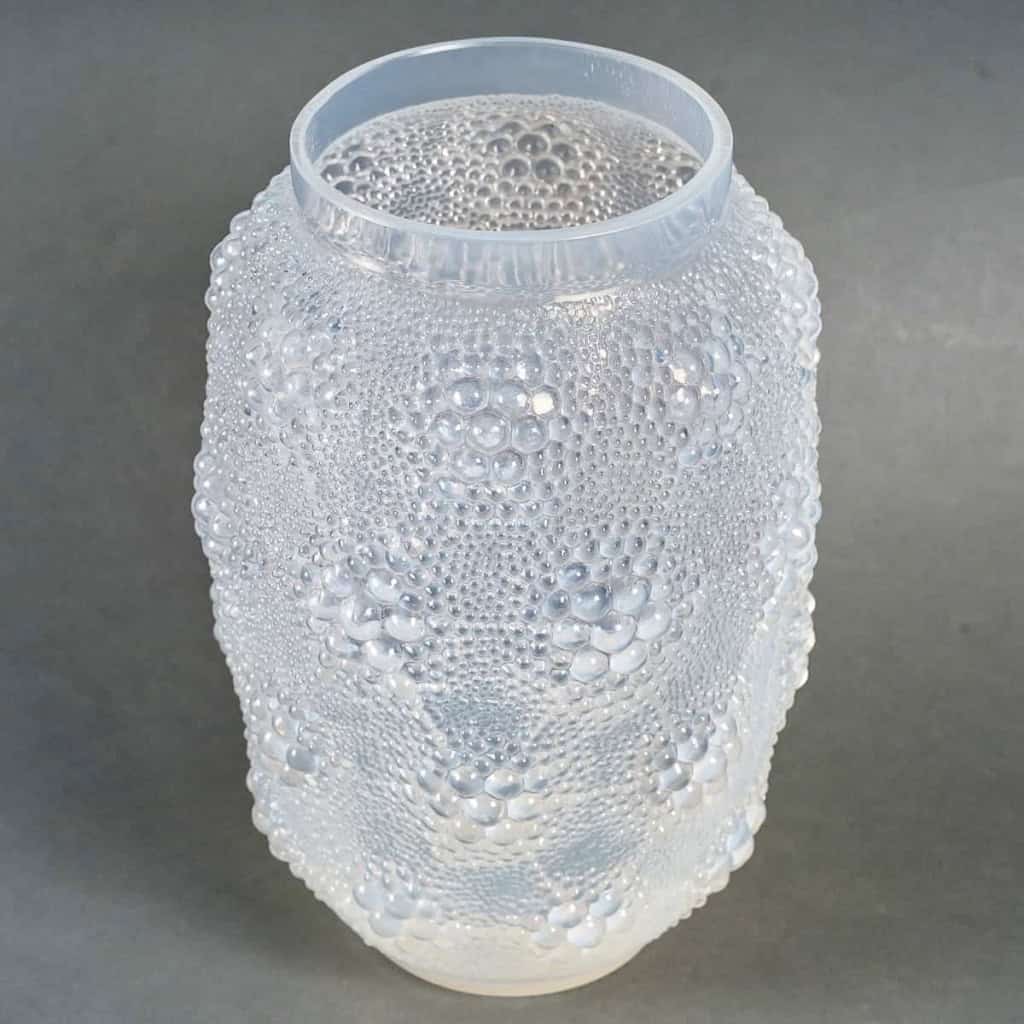 Vase « Davos » verre opalescent de René LALIQUE | Biron Vase "Davos" verre opalescent de René LALIQUE