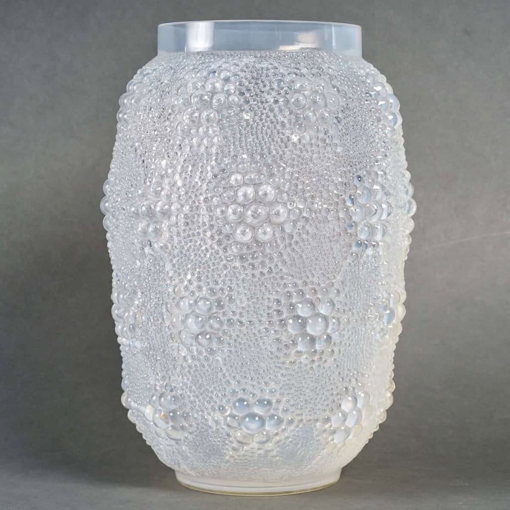 Vase « Davos » verre opalescent de René LALIQUE | Biron Vase "Davos" verre opalescent de René LALIQUE