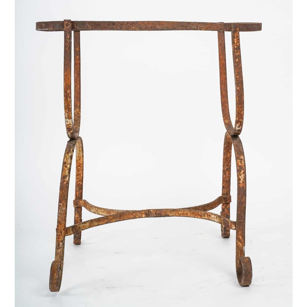 Support en fer forgé pour pot de chambre en faïence, XIXème siècle | Biron Support en fer forgé pour pot de chambre en faïence, XIXème siècle