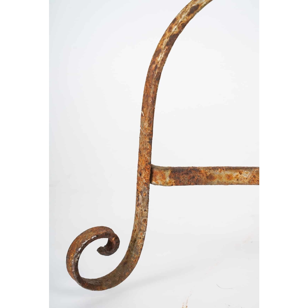 Support en fer forgé pour pot de chambre en faïence, XIXème siècle | Biron Support en fer forgé pour pot de chambre en faïence, XIXème siècle