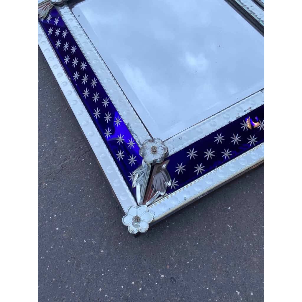1950/60 ‘ Miroir N3 Venise Rectangulaire à Fronton Avec Cadre en Verre Bleu Orné D Etoiles Argentées Centre Biseauté | Biron 1950/60 ‘ Miroir N3 Venise Rectangulaire à Fronton Avec Cadre en Verre Bleu Orné D Etoiles Argentées Centre Biseauté