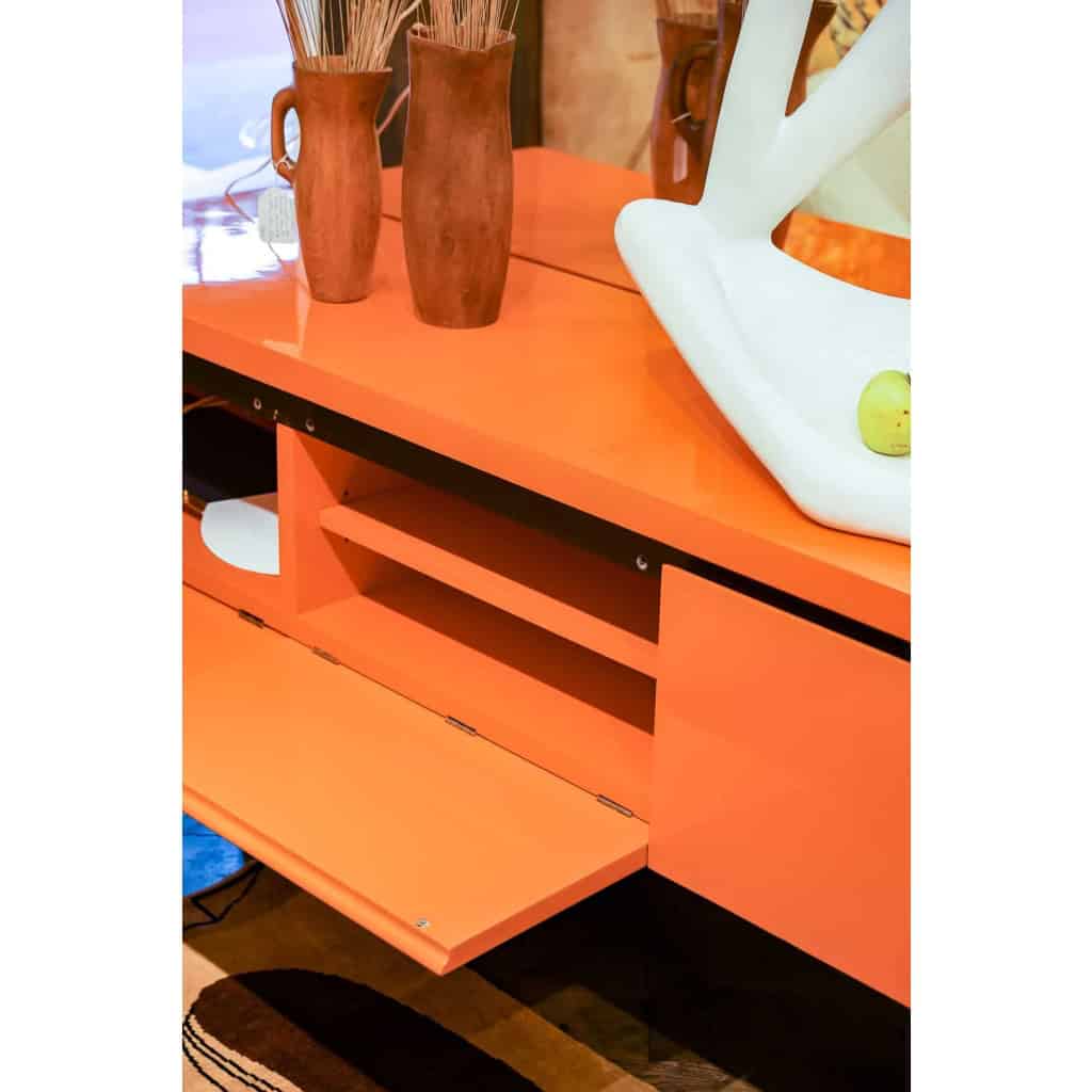 Grande enfilade en laque orange, années 1960 | Biron Grande enfilade en laque orange, années 1960