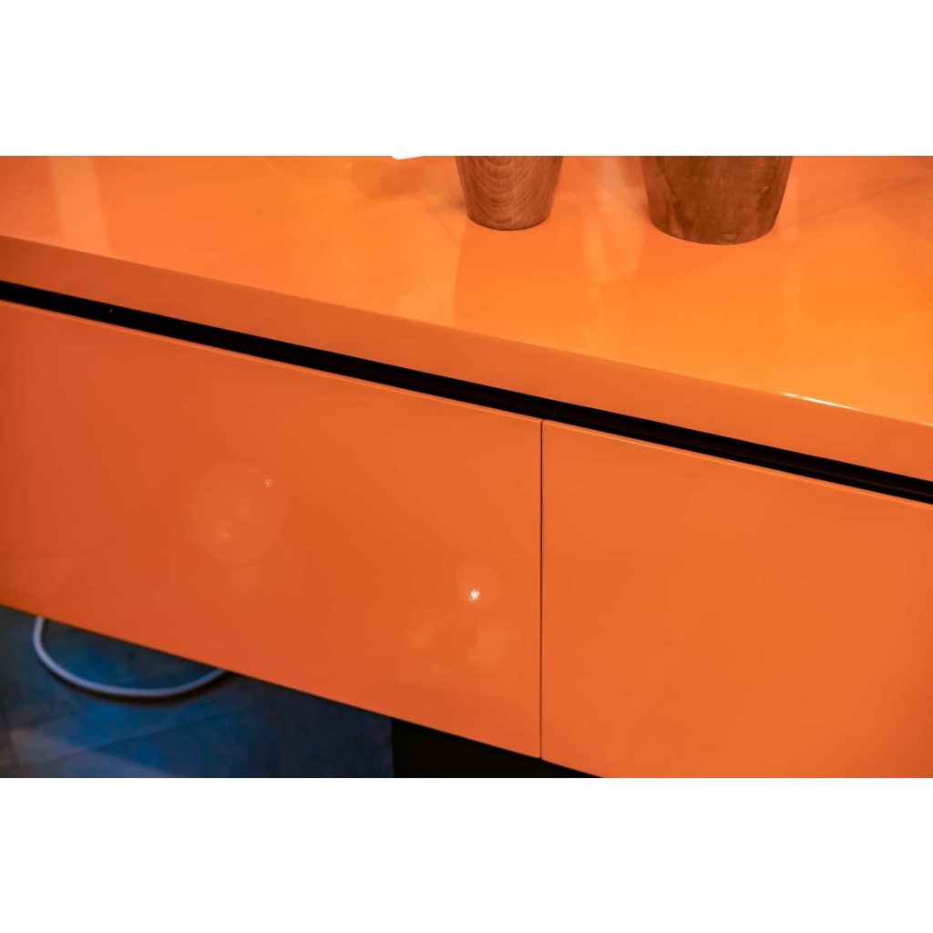 Grande enfilade en laque orange, années 1960 | Biron Grande enfilade en laque orange, années 1960