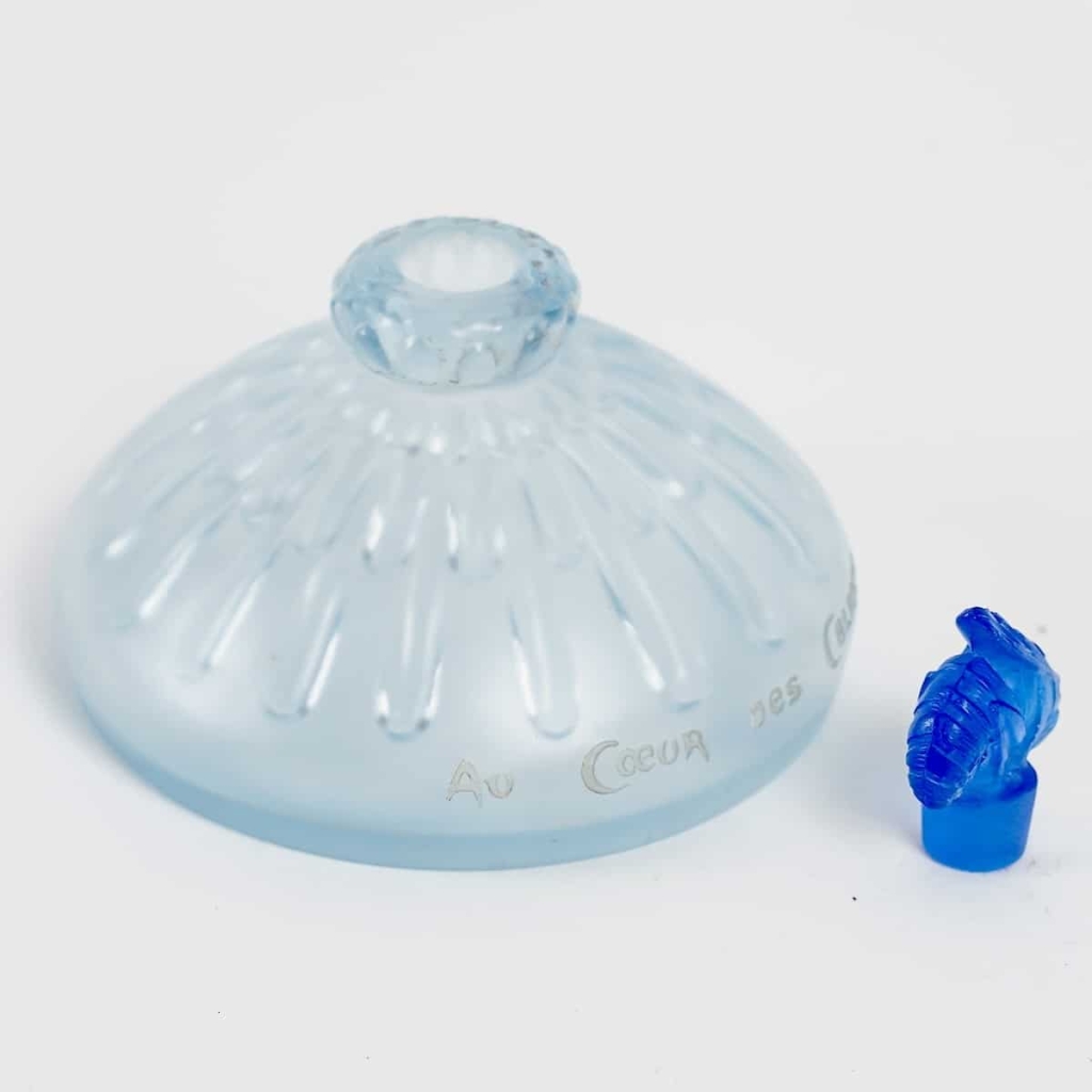 Flacon Prototype « Au Cœur des Calices » verre bleu ciel et bleu foncé de René LALIQUE pour Coty | Biron Flacon Prototype "Au Cœur des Calices" verre bleu ciel et bleu foncé de René LALIQUE pour Coty