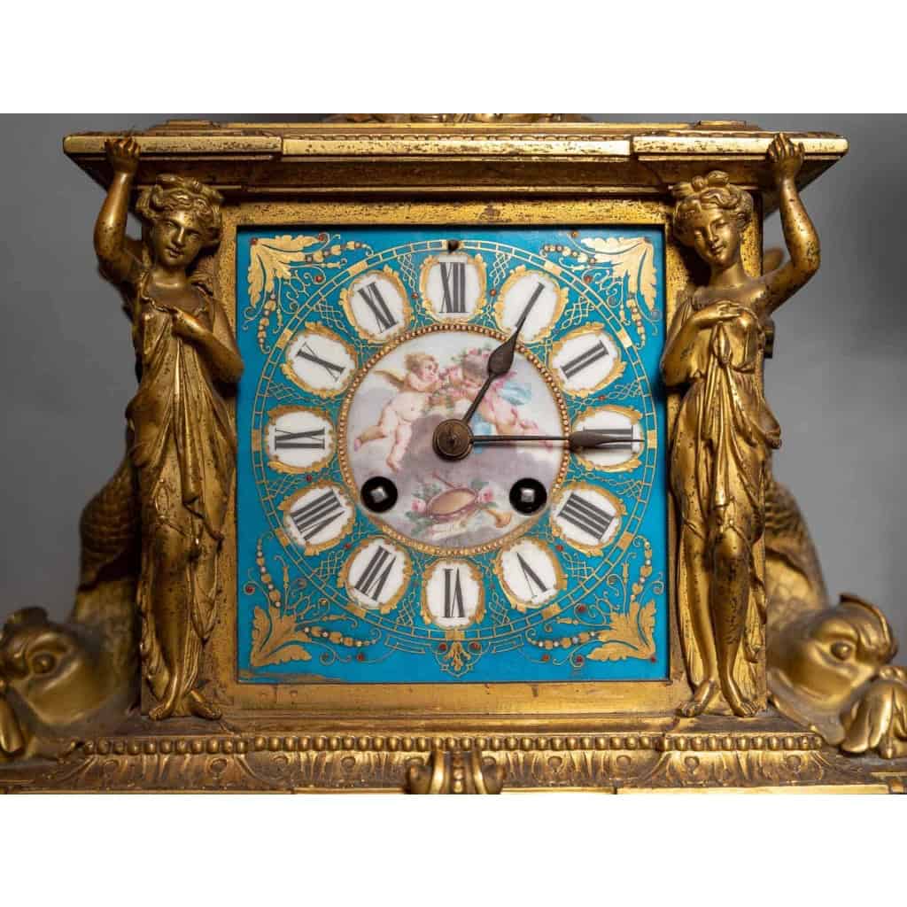 Garniture en porcelaine de Sèvres, XIXème siècle | Biron Garniture en porcelaine de Sèvres, XIXème siècle