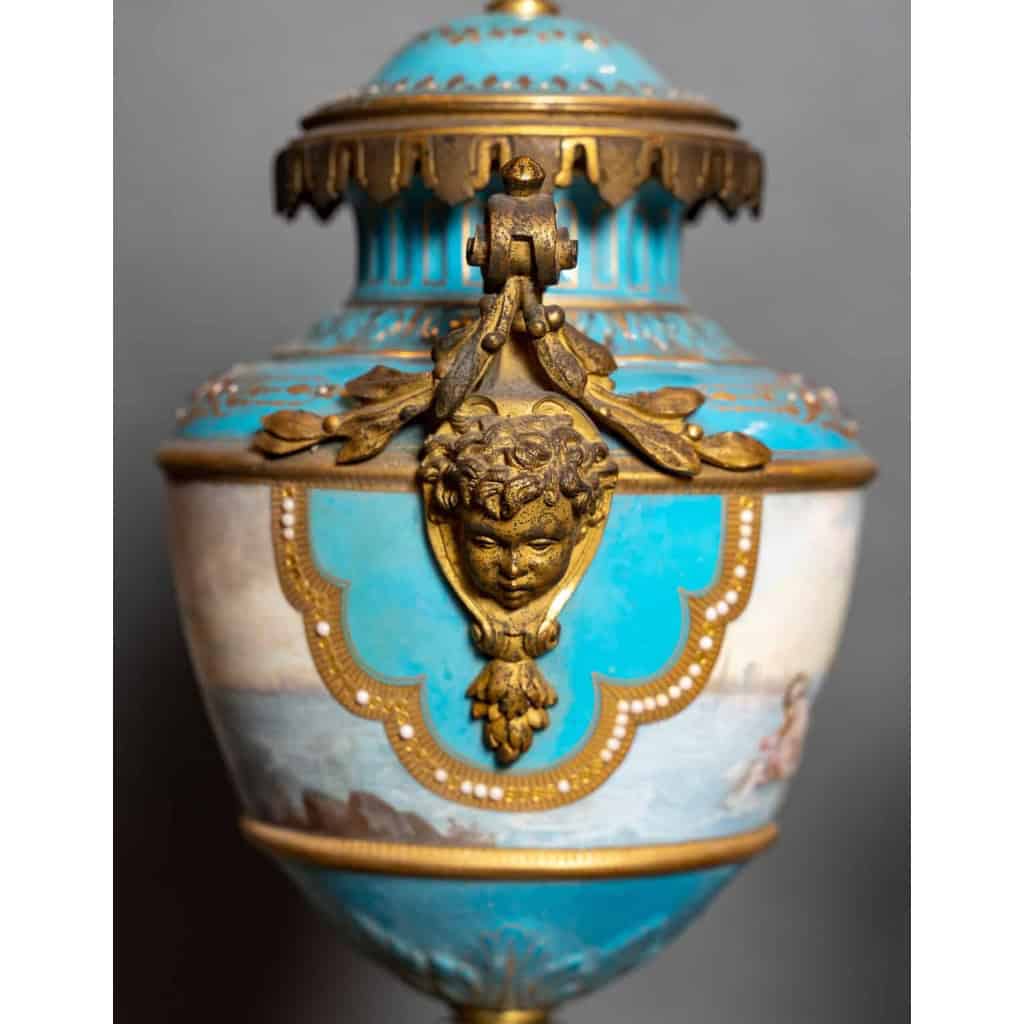 Garniture en porcelaine de Sèvres, XIXème siècle | Biron Garniture en porcelaine de Sèvres, XIXème siècle